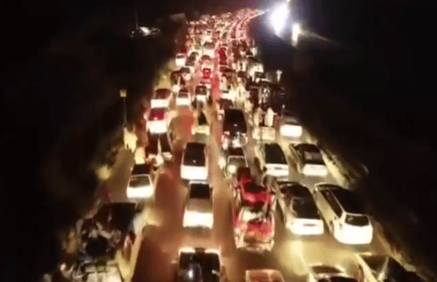 Azadi March Caravan Enters Islamabad through Expressway - OyeYeah
